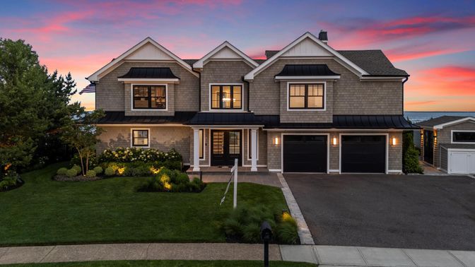 Attached, Exterior, Facade, Farmhouse