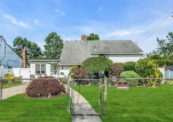 Backyard, Exterior, Facade, Cape Cod
