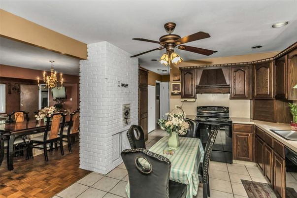 Chandelier, Dining room, Interior, Kitchen, Stone Walls, Wood Texture Flooring