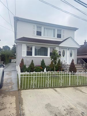 Exterior, Facade, American Foursquare