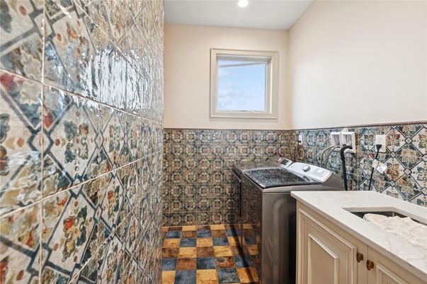 Bathroom, Interior, Recessed Lighting, Washer