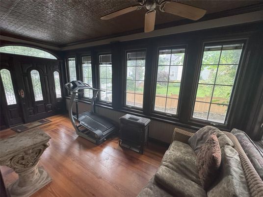 Fitness Equipment, Interior, Living room, Wood Texture Flooring