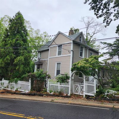 Exterior, Facade, Queen Anne Victorian