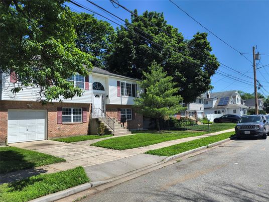 Attached, Exterior, Facade, Brick Facade, Raised Ranch