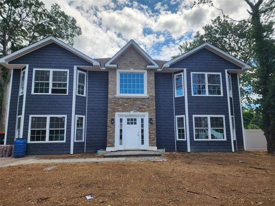 Exterior, Facade, Rowhouse