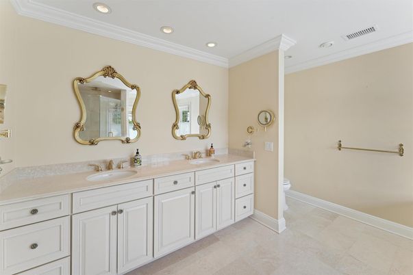 Bathroom, Dual Sink Vanities, Interior, Recessed Lighting