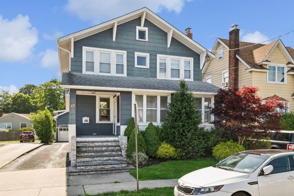 Exterior, Facade, American Craftsman