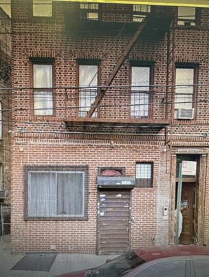Exterior, Facade, Brick Facade, Rowhouse