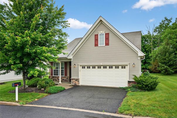 Attached, Exterior, Facade, Ranch