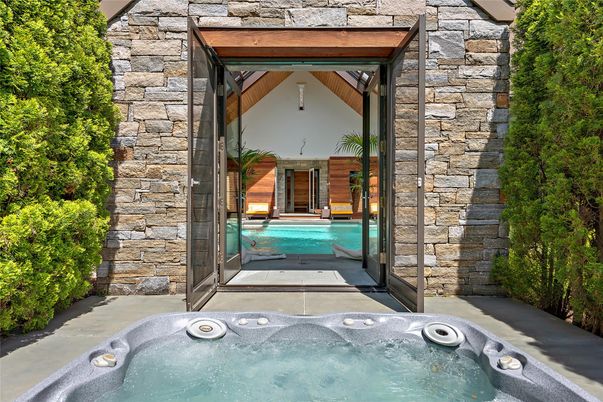 Exterior, Hot Tub