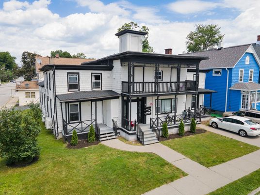 Backyard, Exterior, Facade, American Foursquare