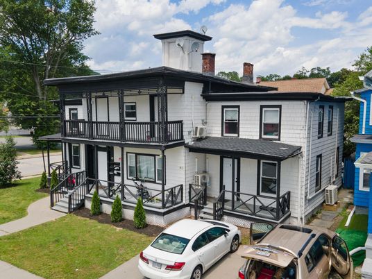 Exterior, Facade, American Foursquare