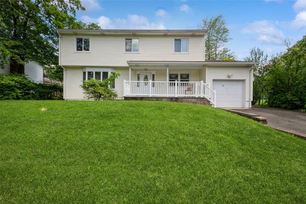 Attached, Exterior, Facade, Split Level