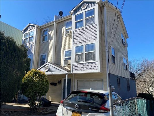 Attached, Exterior, Facade, Rowhouse