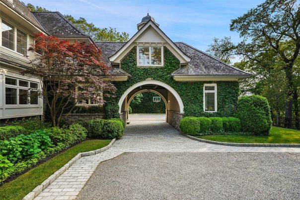 Exterior, Facade, Tudor Revival