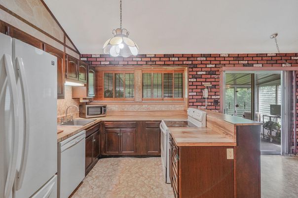 Interior, Kitchen, Pendant Lights, Stone Walls