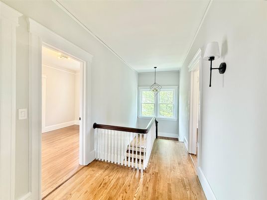 Interior, Pendant Lights, Wood Texture Flooring