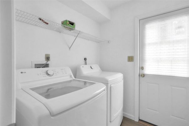 Interior, Utility Closets, Washer, Wood Texture Flooring