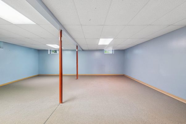 Empty room, Interior, Recessed Lighting