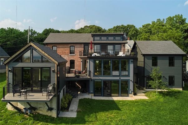 Backyard, Exterior, Facade, Brick Facade, Modern