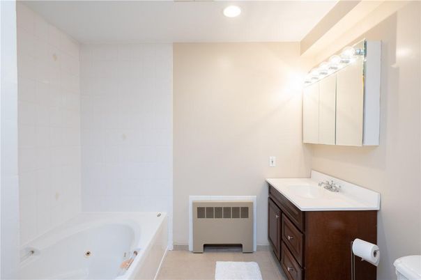 Bathroom, Interior, Recessed Lighting