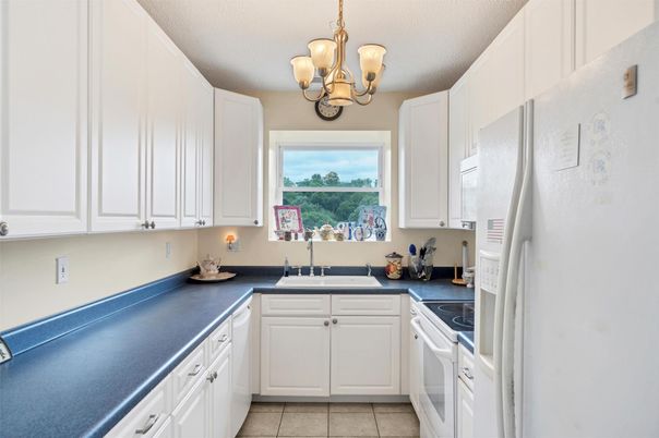 Chandelier, Interior, Kitchen