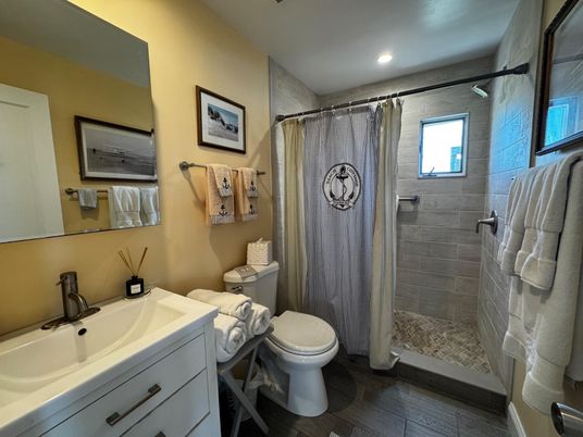 Bathroom, Interior, Recessed Lighting