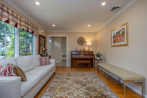 Interior, Living room, Piano, Recessed Lighting, Wood Texture Flooring