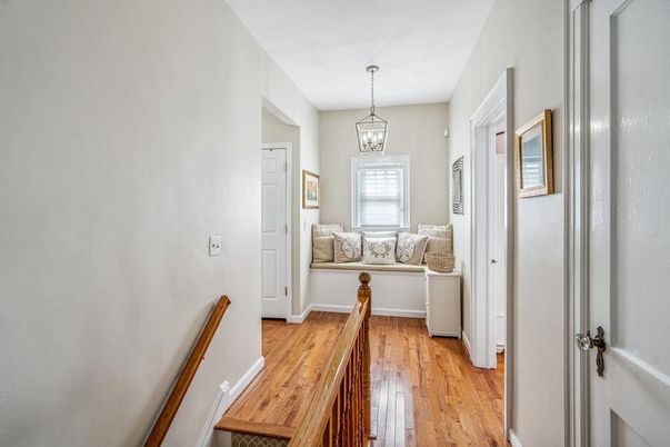 Interior, Pendant Lights, Wood Texture Flooring