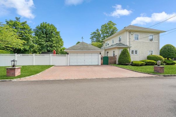 Detached Garage, Exterior
