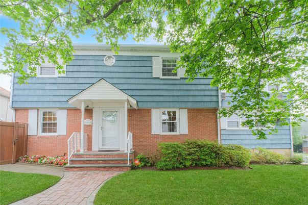 Exterior, Facade, Brick Facade, Raised Ranch