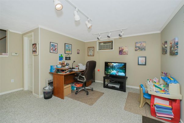 Home Office, Interior