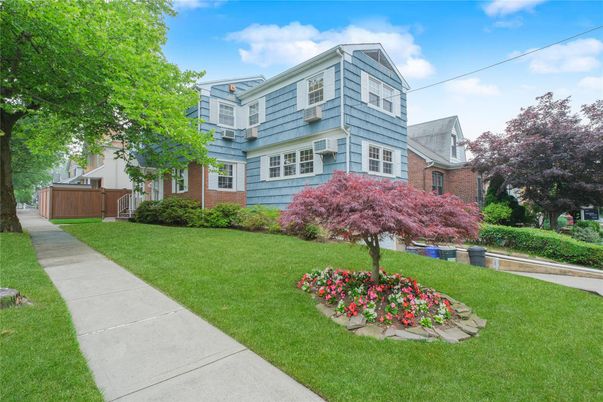 Exterior, Facade, Brick Facade, Queen Anne Victorian