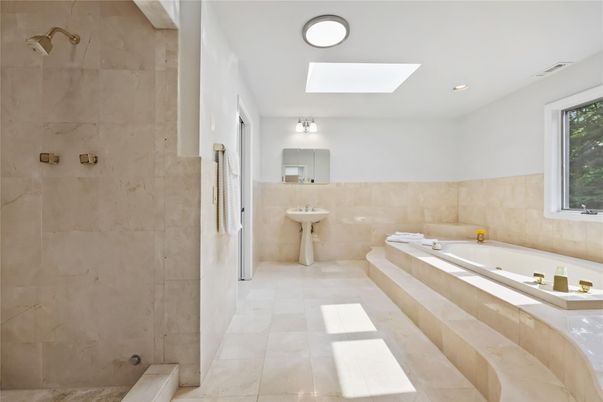 Bathroom, Interior, Recessed Lighting