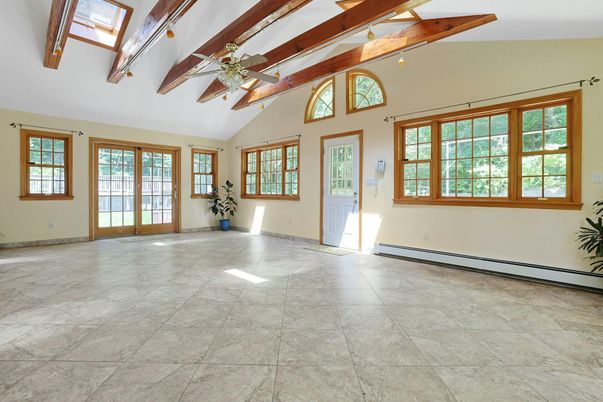 Empty room, Interior, Recessed Lighting, Wooden Beams