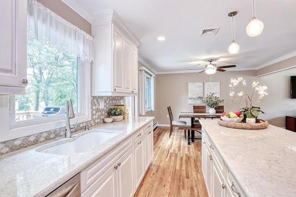 Dining room, Interior, Kitchen, Pendant Lights, Recessed Lighting, Wood Texture Flooring