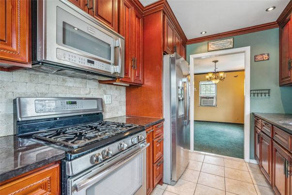 Chandelier, Interior, Kitchen, Recessed Lighting, Stainless Steel Appliances