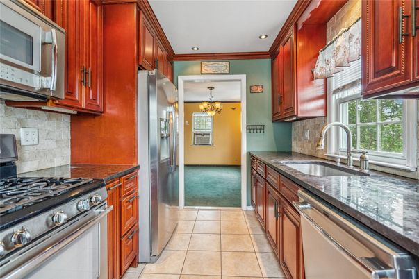 Chandelier, Interior, Kitchen, Recessed Lighting, Stainless Steel Appliances