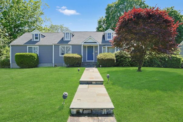Backyard, Exterior, Facade, Cape Cod