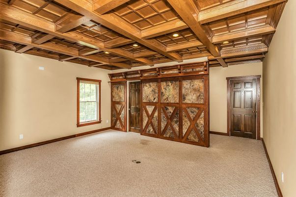 Empty room, Interior, Wooden Beams, Wooden Ceilings