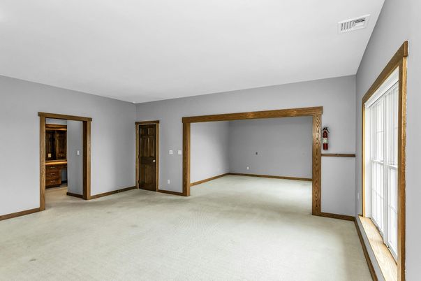 Empty room, Interior