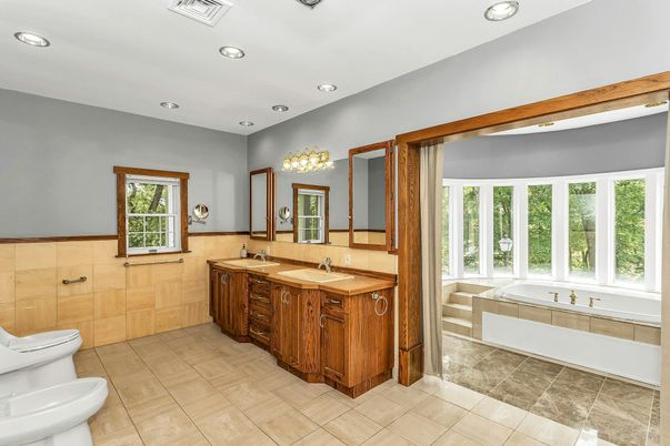 Bathroom, Dual Sink Vanities, Interior, Recessed Lighting
