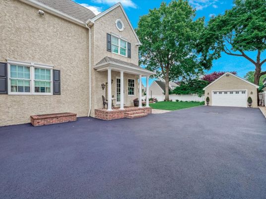 Detached Garage, Exterior