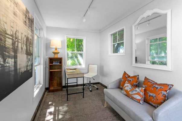 Home Office, Interior