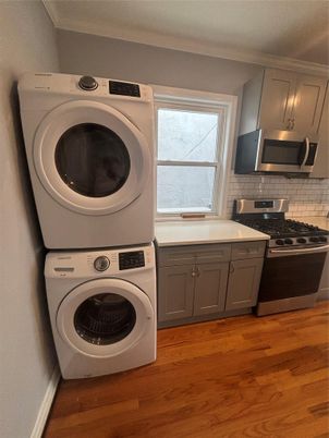 Interior, Kitchen, Utility Closets, Washer, Wood Texture Flooring
