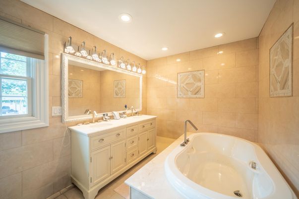 Bathroom, Dual Sink Vanities, Interior, Recessed Lighting