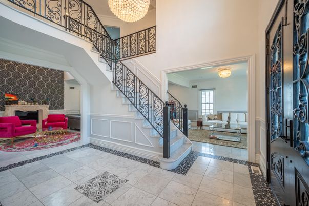 Chandelier, Interior, Living room