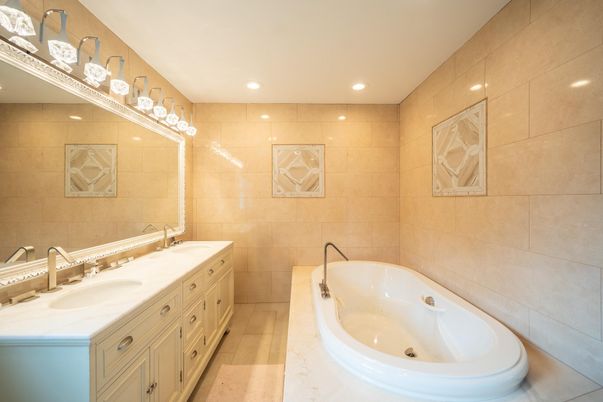Bathroom, Dual Sink Vanities, Interior, Recessed Lighting