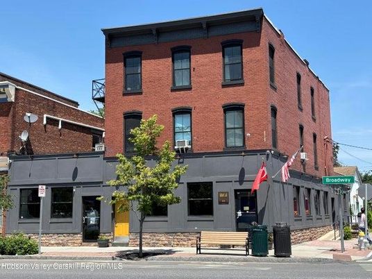 Exterior, Facade, Brick Facade, Rowhouse