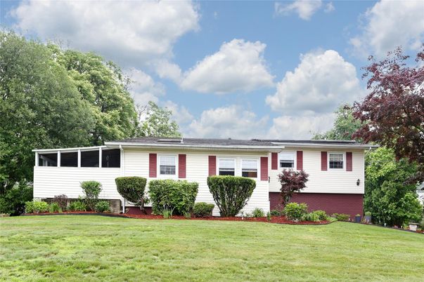 Attached, Exterior, Facade, Cape Cod